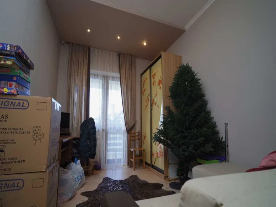 Продаж 2 поверхового будинку 300 м2 8 сот. Цегла, біля річки