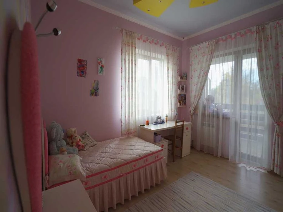 Продаж 2 поверхового будинку 300 м2 8 сот. Цегла, біля річки