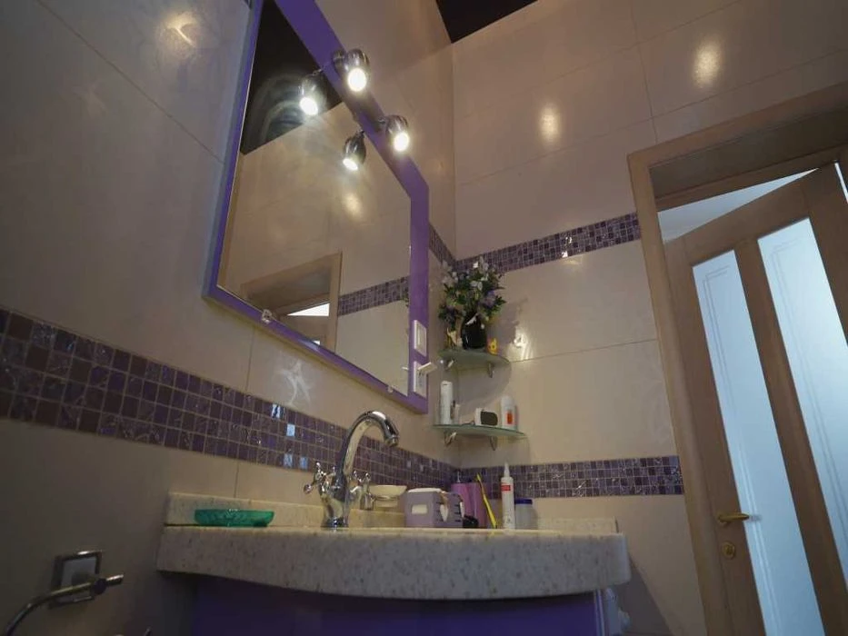 Продаж 2 поверхового будинку 300 м2 8 сот. Цегла, біля річки