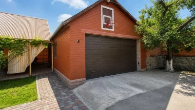 Продаж 2 поверхового будинку 250 м2 12 сот.  50 м2 ще гараж
