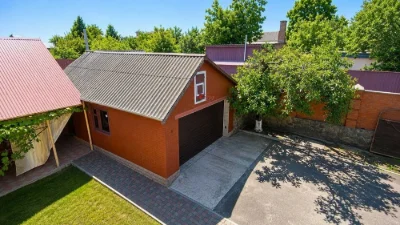Продаж 2 поверхового будинку 250 м2 12 сот.  50 м2 ще гараж