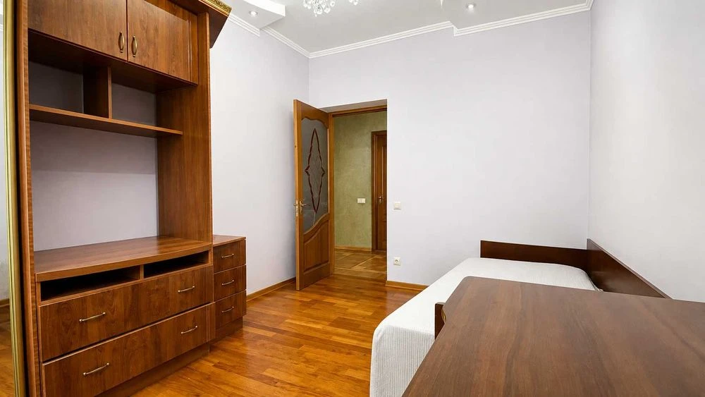 Продаж 2 поверхового будинку 250 м2 12 сот.  50 м2 ще гараж