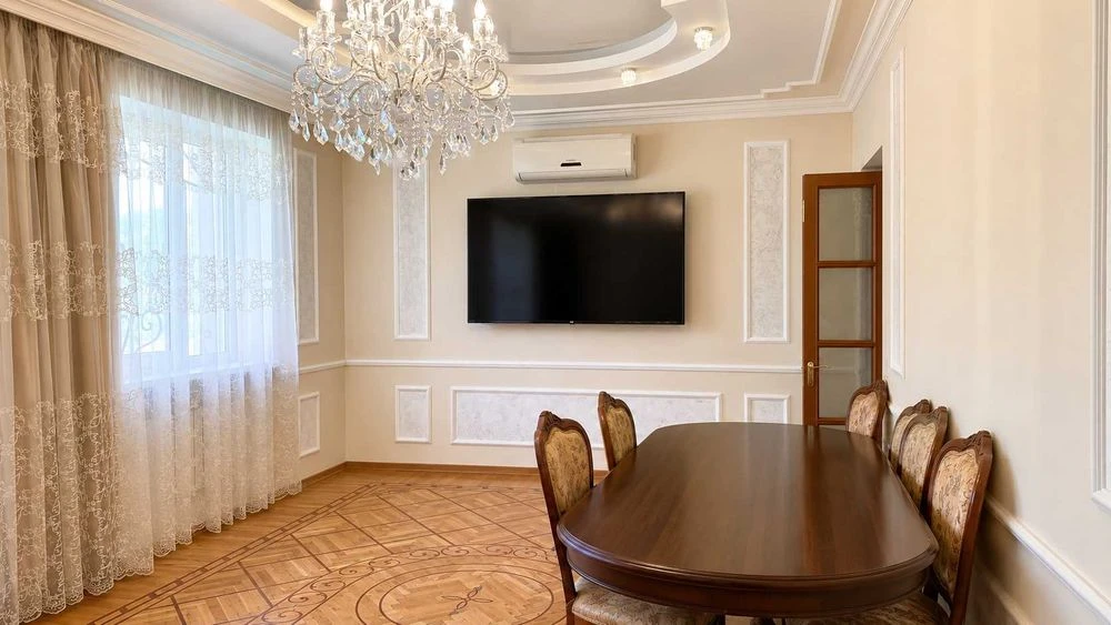 Продаж 2 поверхового будинку 250 м2 12 сот.  50 м2 ще гараж