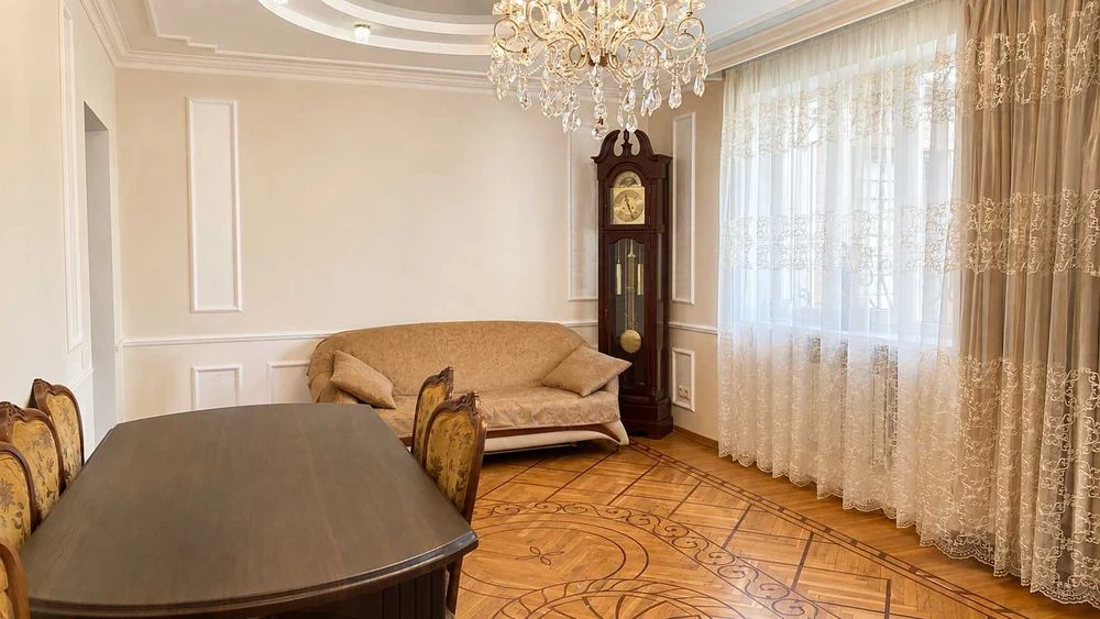 Продаж 2 поверхового будинку 250 м2 12 сот.  50 м2 ще гараж