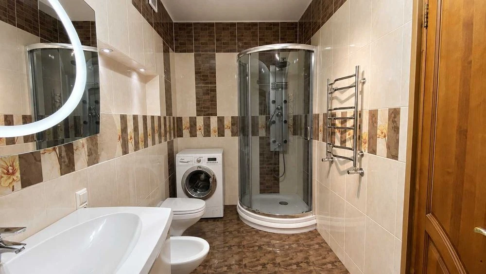 Продаж 2 поверхового будинку 250 м2 12 сот.  50 м2 ще гараж