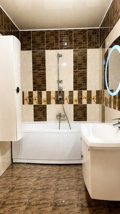 Продаж 2 поверхового будинку 250 м2 12 сот.  50 м2 ще гараж