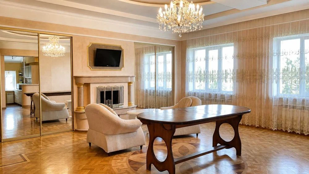 Продаж 2 поверхового будинку 250 м2 12 сот.  50 м2 ще гараж