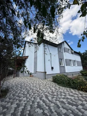 Продаж Будинку на Червоному Шляху з евроремонтом, земля діля