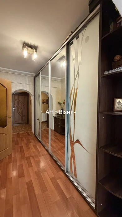 БЕЗ КОМІСІЇ. Район 1-шої міської лікарні. Продаж частини буд