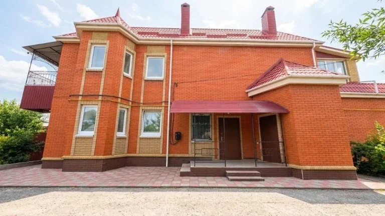 Продаж частини 2 поверхового будинку 360 м2 7 сот з окремим