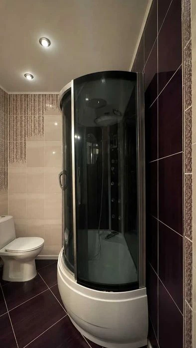 Продаж частини 2 поверхового будинку 360 м2 7 сот з окремим