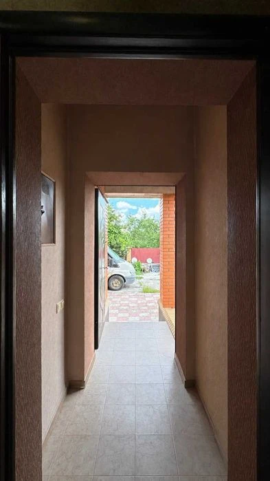 Продаж частини 2 поверхового будинку 360 м2 7 сот з окремим