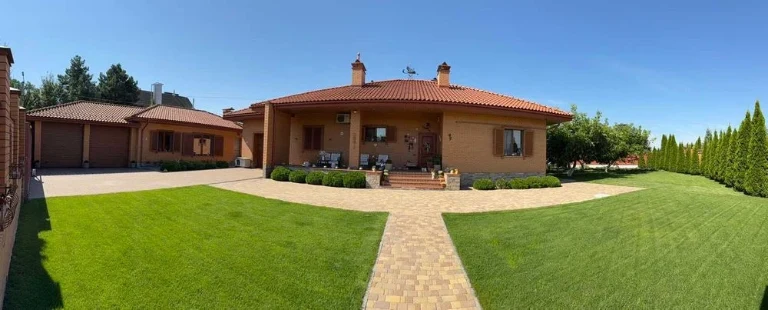 Продаж сучасного будинку 200 м² з якісним ремонтом у м. Полт