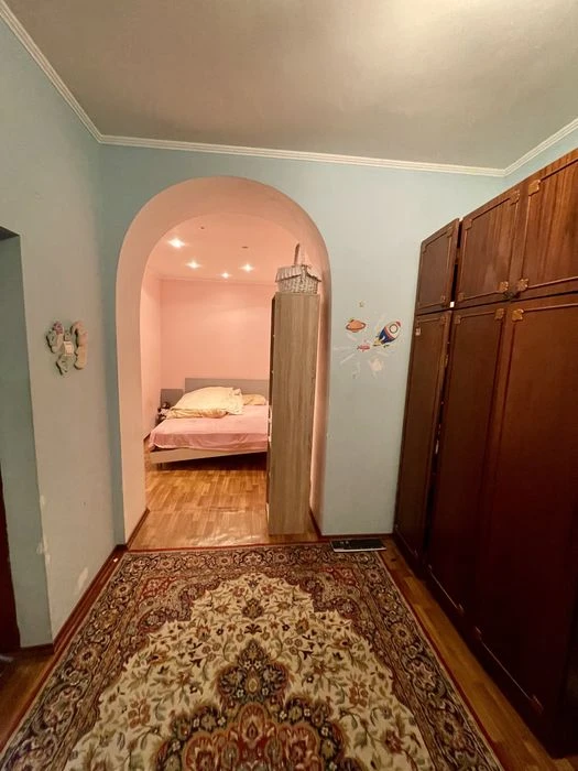 Продам 1/2 будинку, р-н Можайського