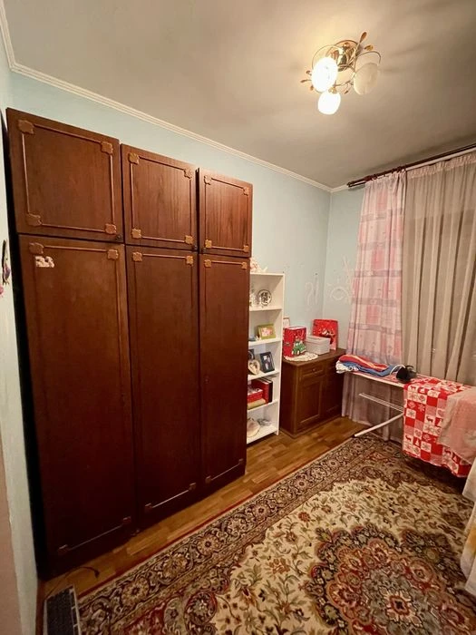 Продам 1/2 будинку, р-н Можайського