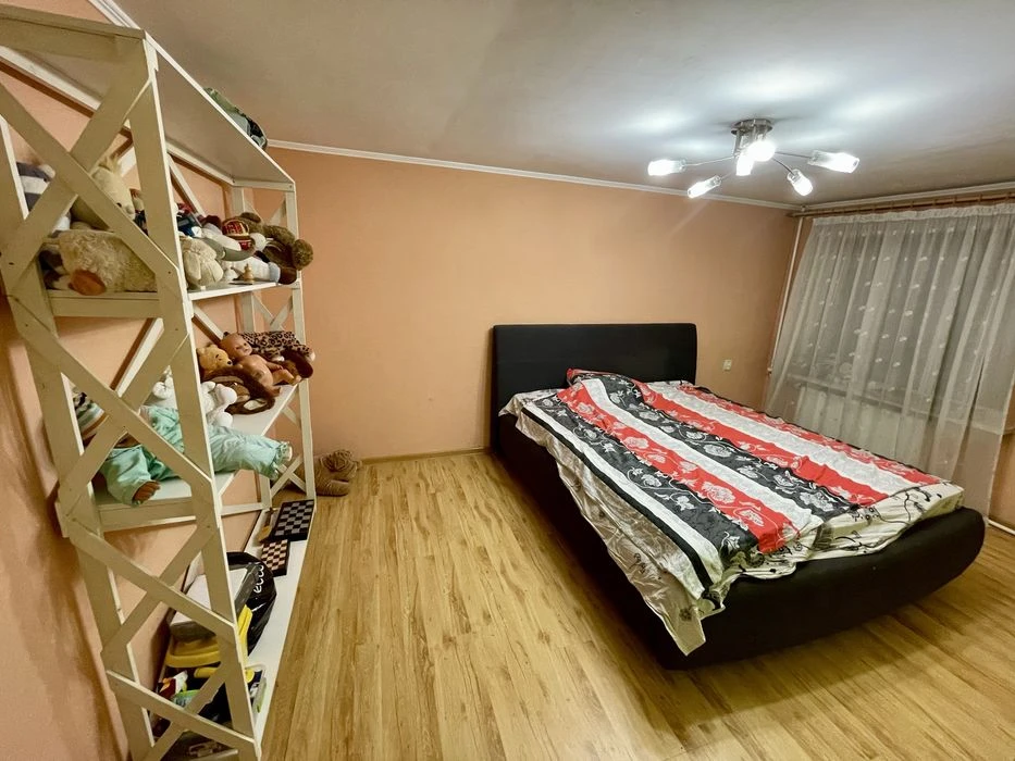 Продам 1/2 будинку, р-н Можайського