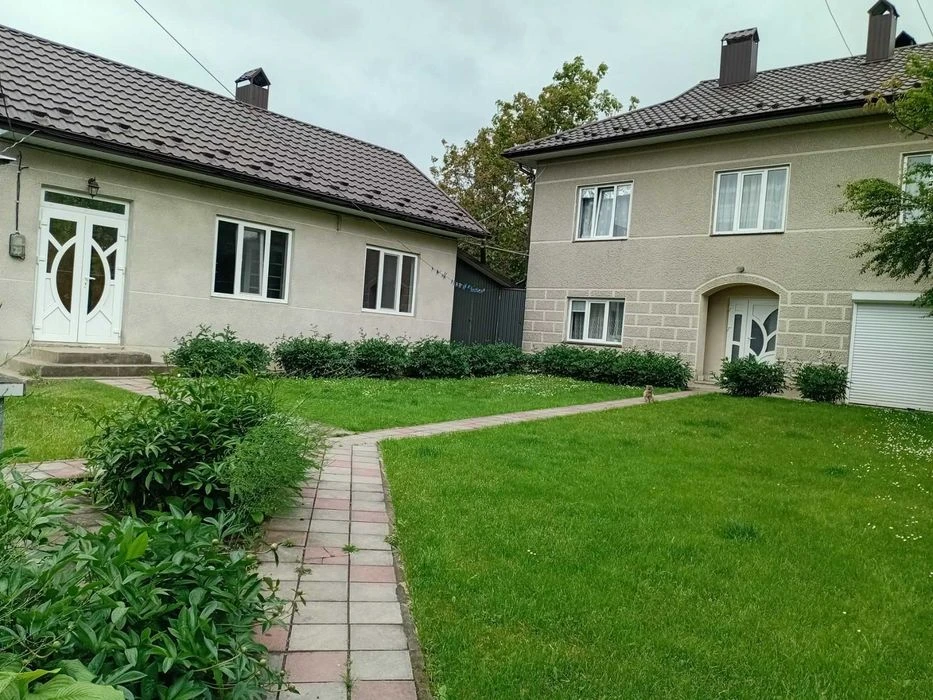 Продам домоволодіння 170 м.кв.зі зручностями на виїзді з Сад