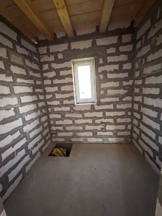 Продається новозбудований та старенький жилий дачний будинок