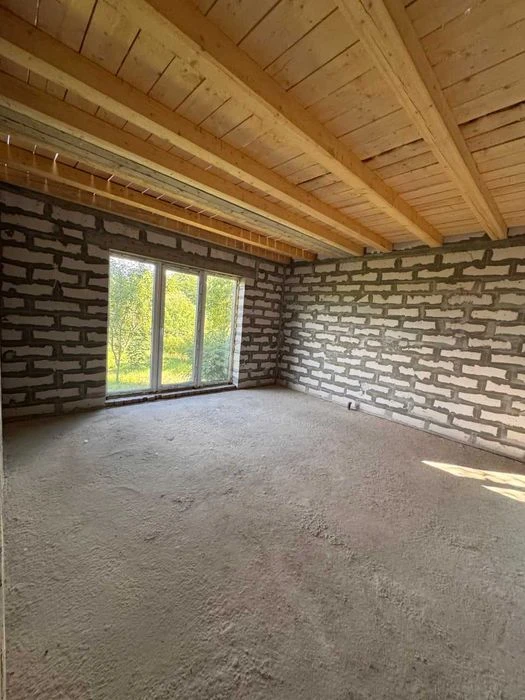 Продається новозбудований та старенький жилий дачний будинок
