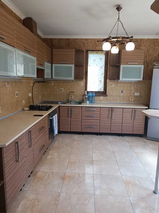 Затишний будинок, 180 м.кв., 4 спальні, 20 соток