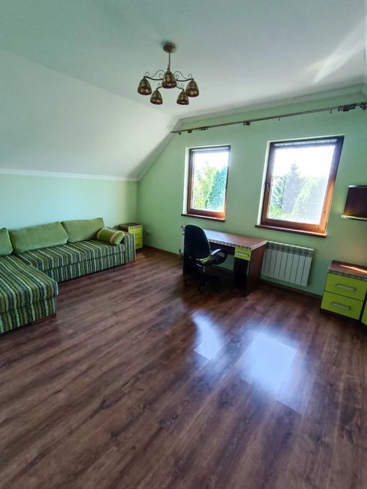 Затишний будинок, 180 м.кв., 4 спальні, 20 соток