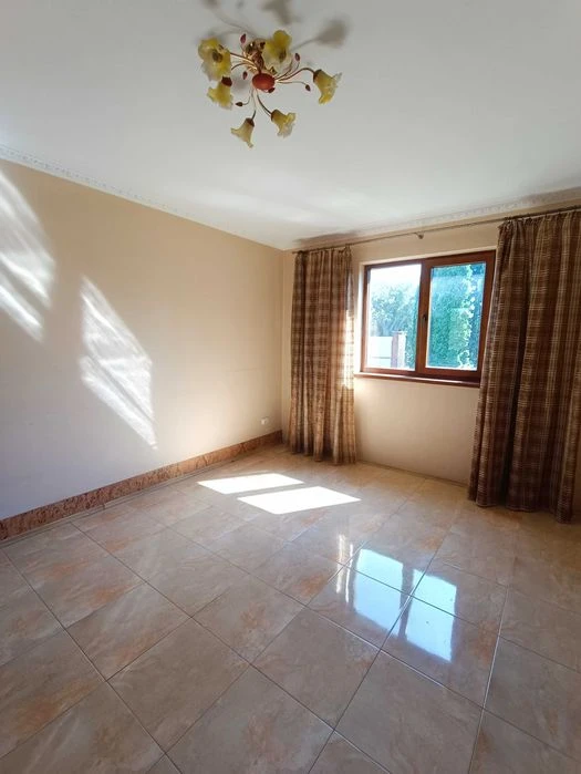 Затишний будинок, 180 м.кв., 4 спальні, 20 соток