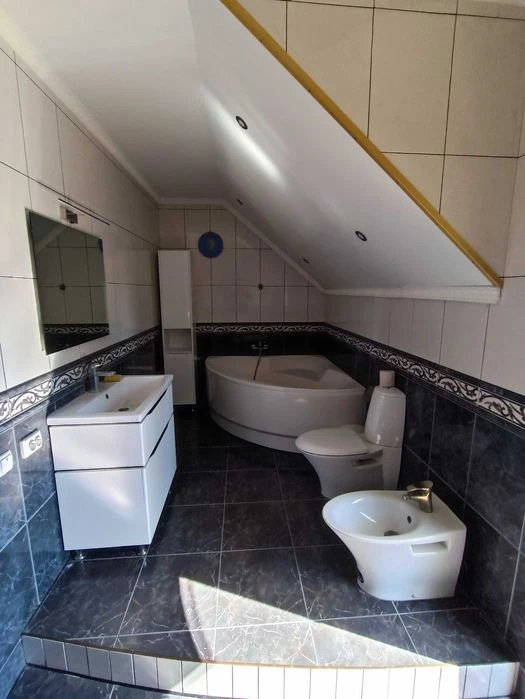 Затишний будинок, 180 м.кв., 4 спальні, 20 соток