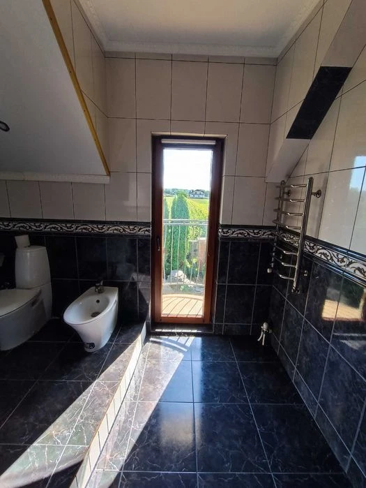 Затишний будинок, 180 м.кв., 4 спальні, 20 соток