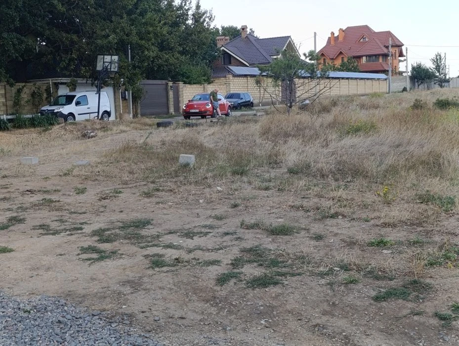 с.Лески 5 соток,продам.50000у.е.,торг .