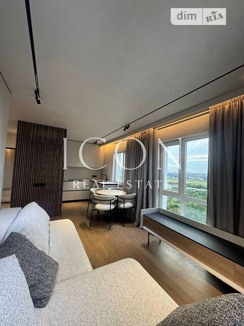 Продаж 1к квартири 41 кв. м на вул. Михайла Максимовича 24 •