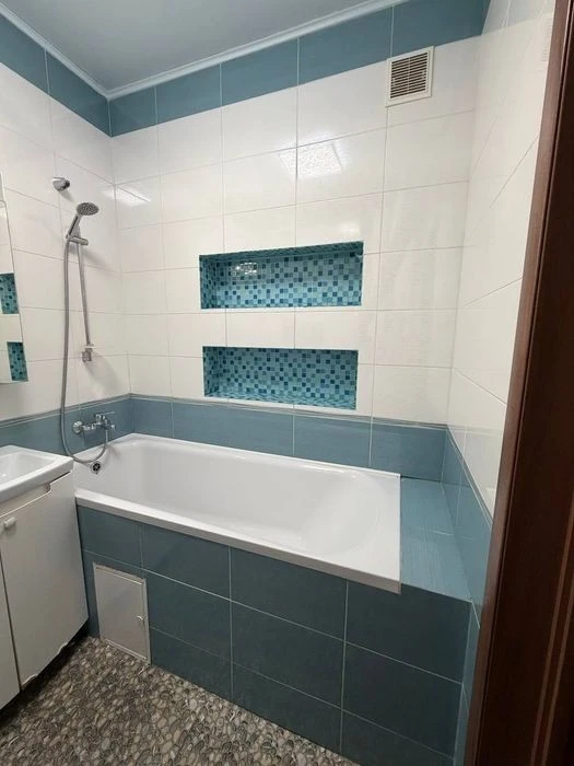 Без комісії. Продаж 1 км. квартира + кухня вітальня. ЖК Озер