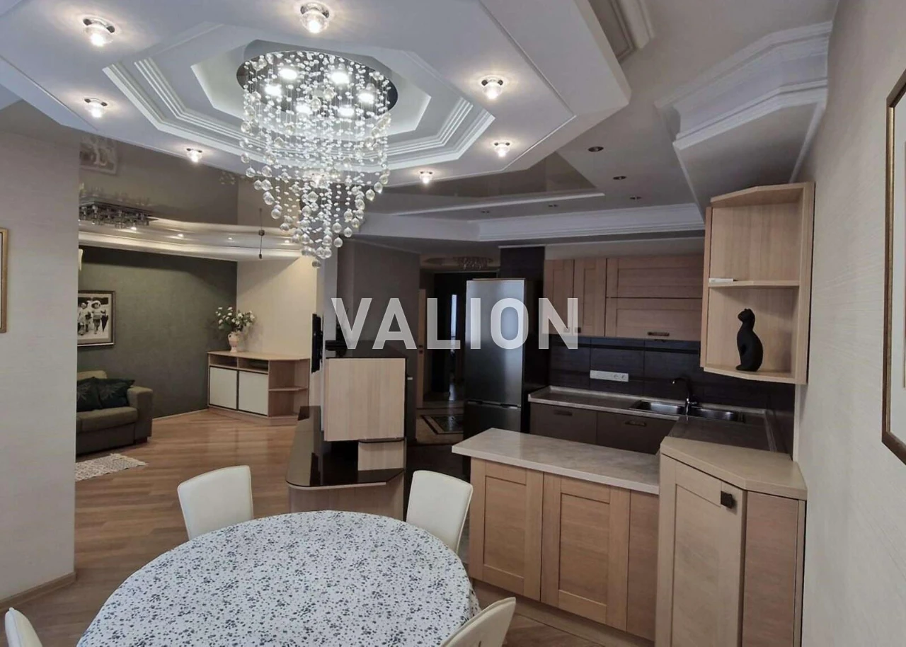 Продаж 3-к квартири вул. Освіти 14а