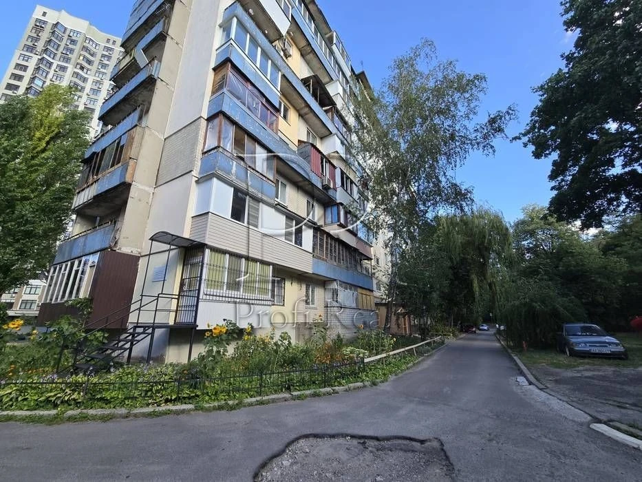 Продаж 1 кімн. квартири вулиця Танкова (Сікорського) 6