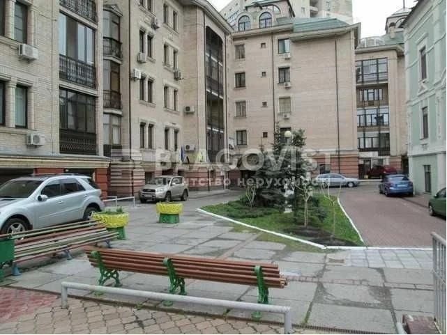 Продаж квартири Клубний будинок 3-кім 159м2 Метро Золоті Вор