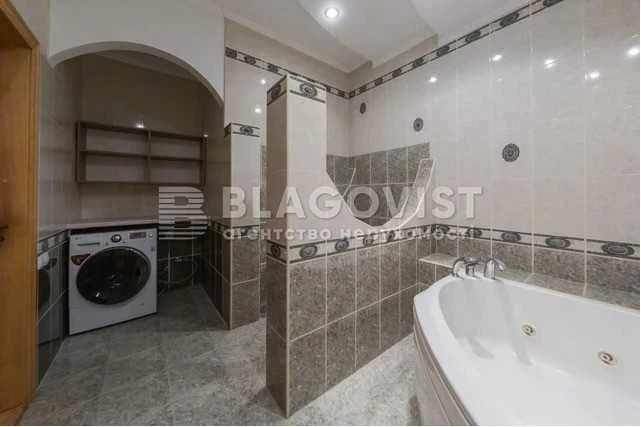 Продаж квартири Клубний будинок 3-кім 159м2 Метро Золоті Вор