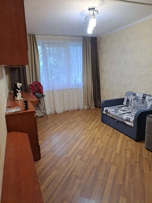1 кімнатна квартира на першому поверсі в Сумах.
