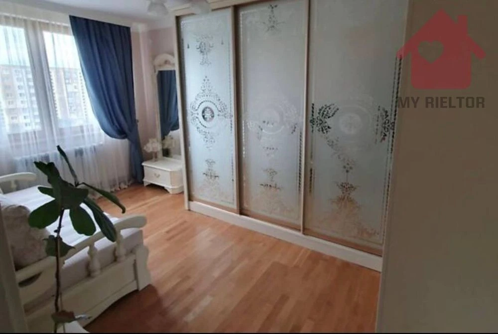 Продаж трикімнатної квартири по вул.Можайського