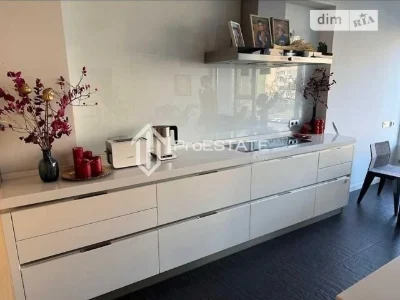 Продаж 3к квартири 130 кв. м на вул. Олександри Екстер 9 • I