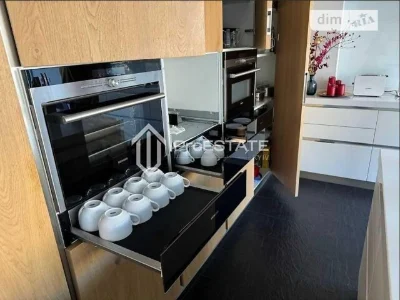 Продаж 3к квартири 130 кв. м на вул. Олександри Екстер 9 • I