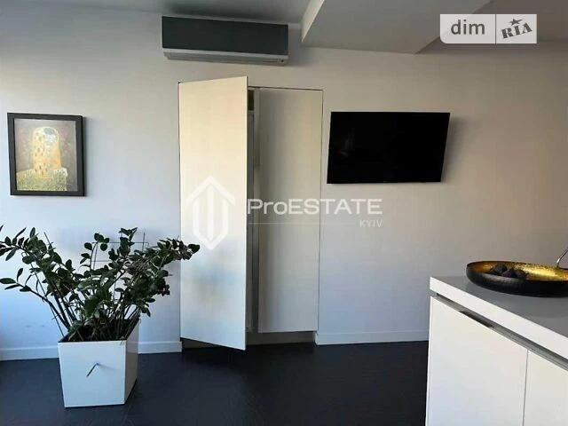 Продаж 3к квартири 130 кв. м на вул. Олександри Екстер 9 • I