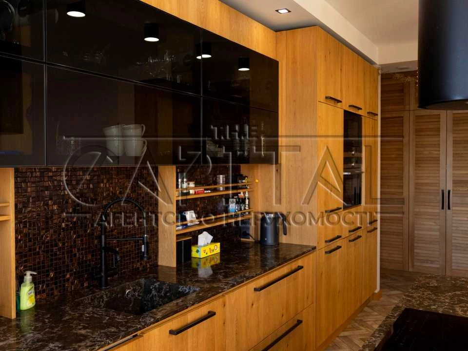 Apartment. Kyiv, Regeneratorna St., 4 k