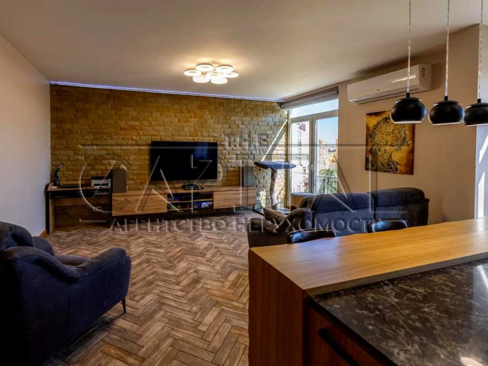 Apartment. Kyiv, Regeneratorna St., 4 k