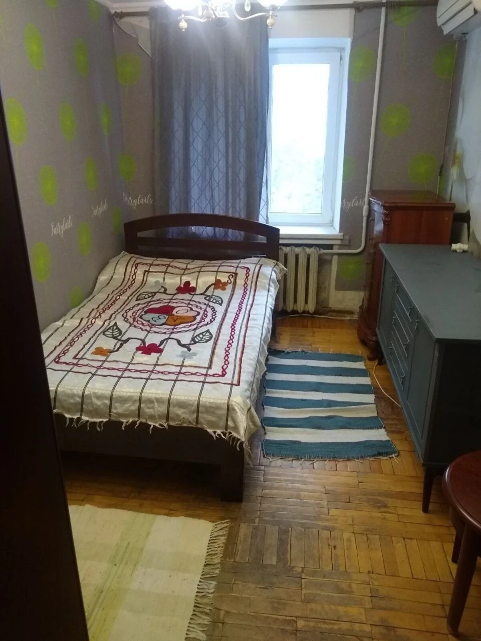 Кімната подобово біля військового шпиталю у Харкові