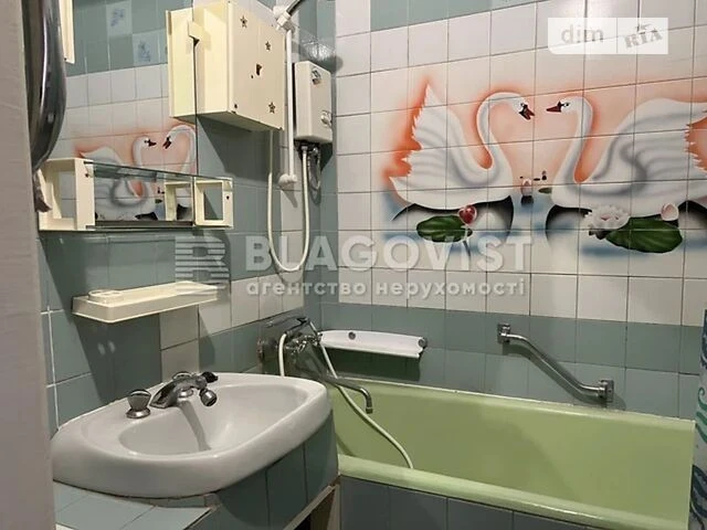 Sale of 4-room apartment 100 sq. m on 6A Staronavodnytska Street • I
