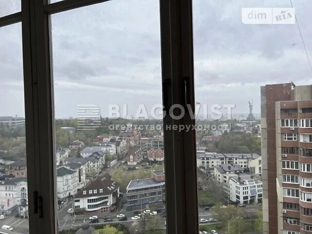 Sale of 4-room apartment 100 sq. m on 6A Staronavodnytska Street • I