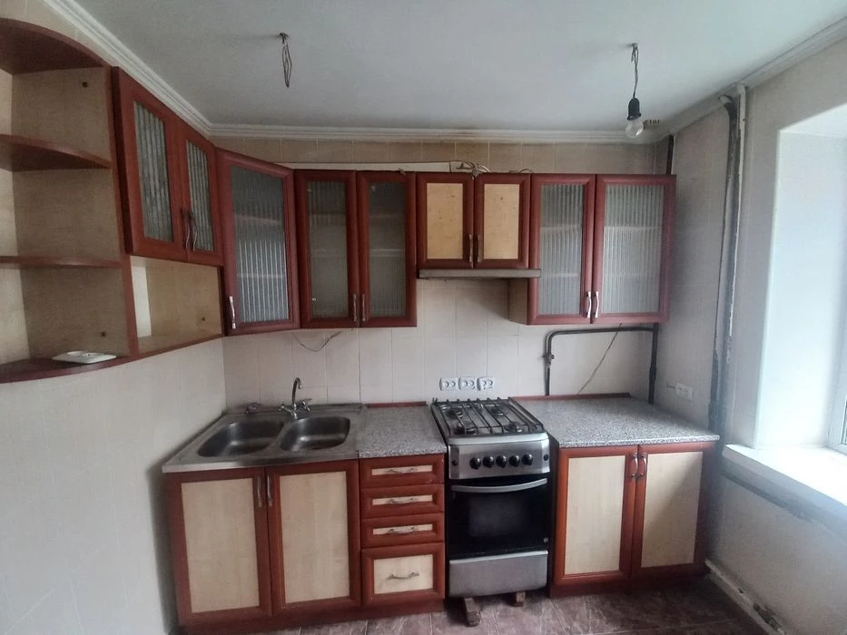 Продам 2-кімнатну квартиру  на Крошні