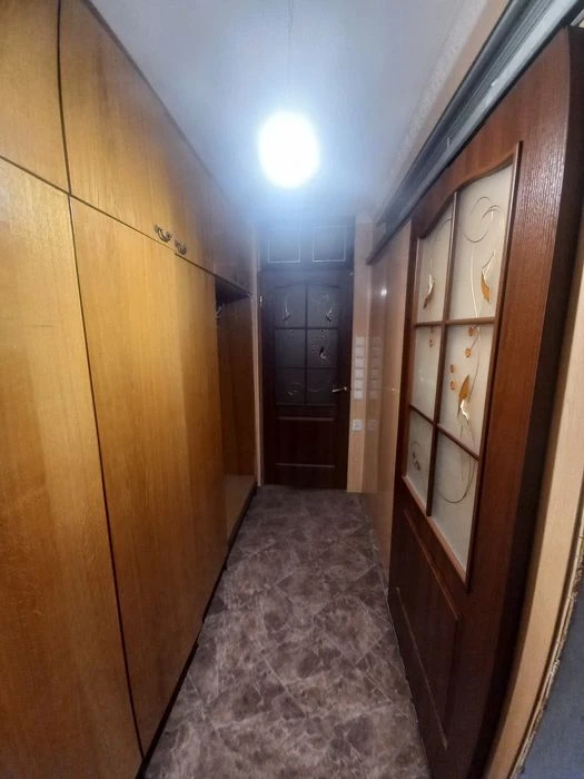 Продам 2-кімнатну квартиру  на Крошні