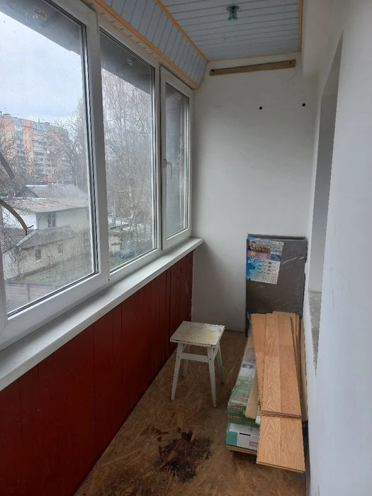 Продам 2-кімнатну квартиру  на Крошні
