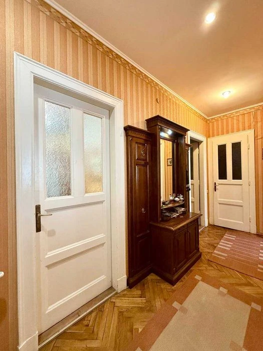 Продаж 4 кім.кв вул. Стецька ( просп. Шевченка)