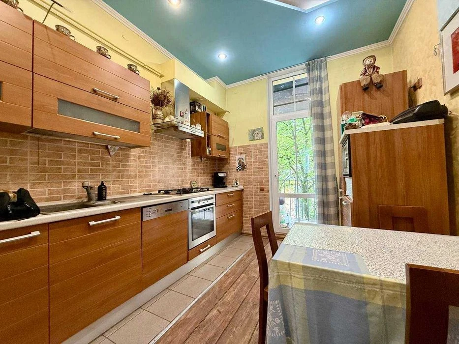 Продаж 4 кім.кв вул. Стецька ( просп. Шевченка)